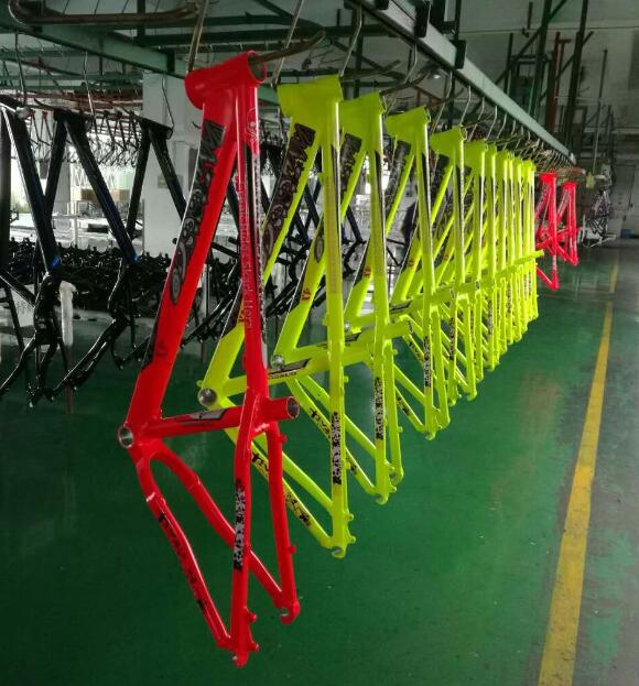 l'alliage d'aluminium 6061 de couleur rouge de cadre de vélo du saut 4x de la saleté 26er a adapté la peinture aux besoins du client