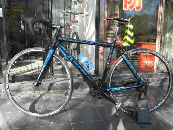 Couleur bleue de cadre en aluminium léger du vélo 700C avec une fourchette de stimulant de forme